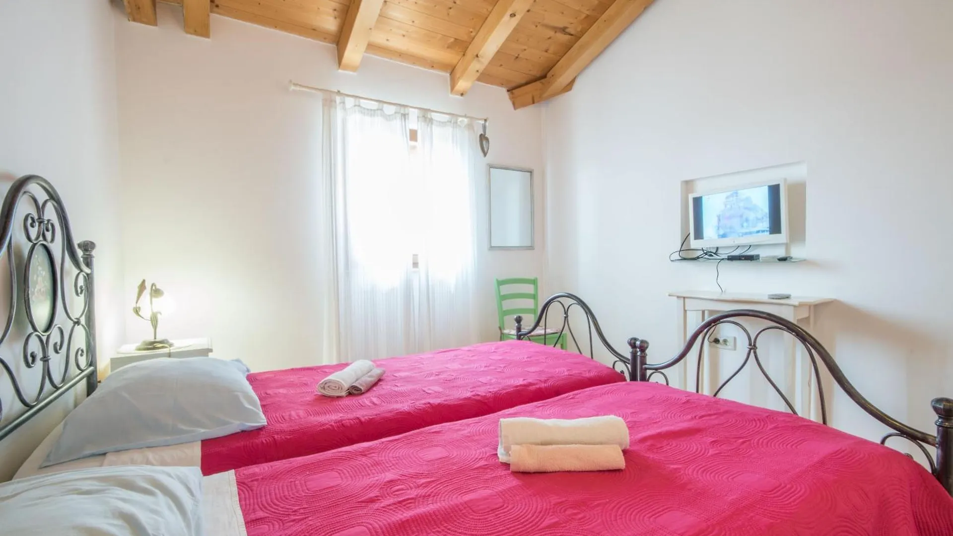 Holiday home Villa Sandi, Mediterranean Villa With Pool And Jacuzzi Gracisce