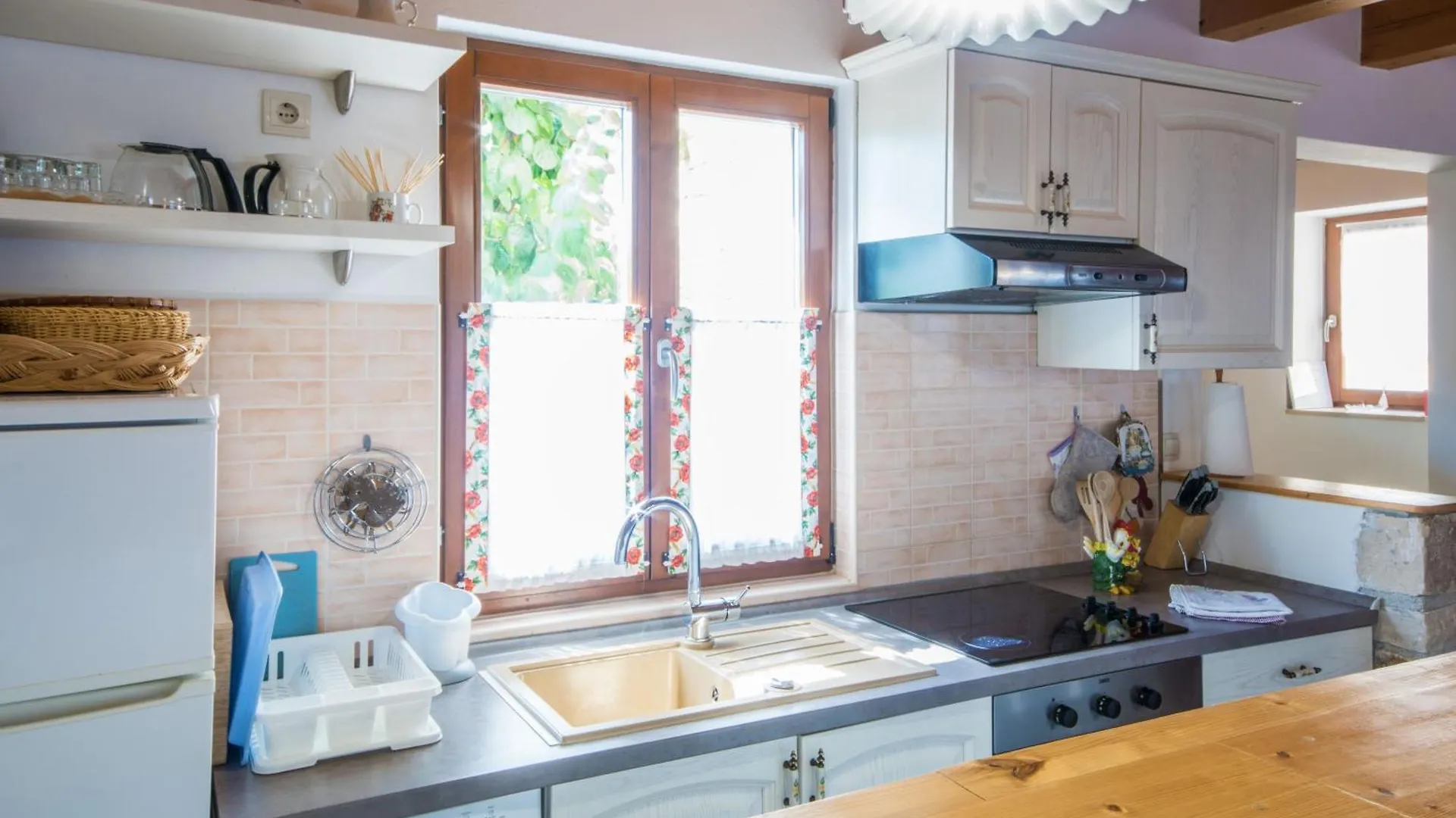 Holiday home Villa Sandi, Mediterranean Villa With Pool And Jacuzzi Gracisce