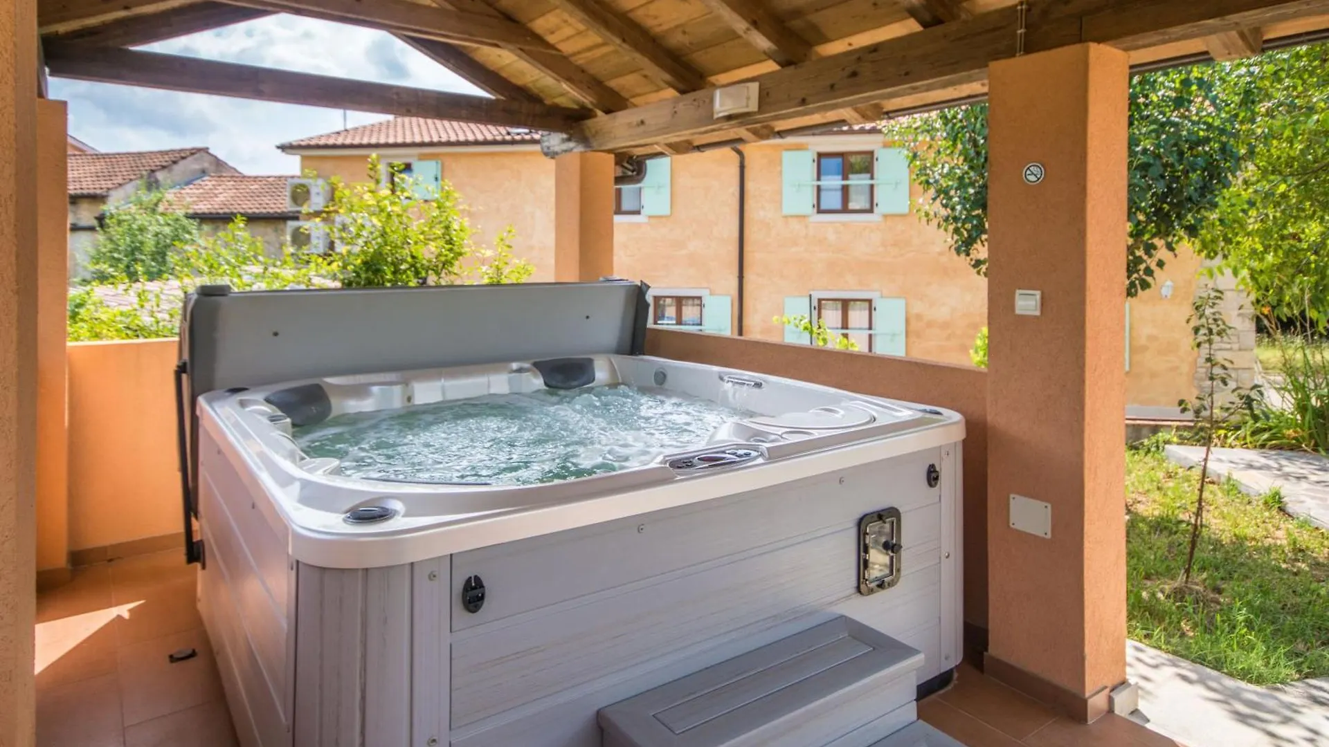 Villa Sandi, Mediterranean Villa With Pool And Jacuzzi Gracisce 0*,