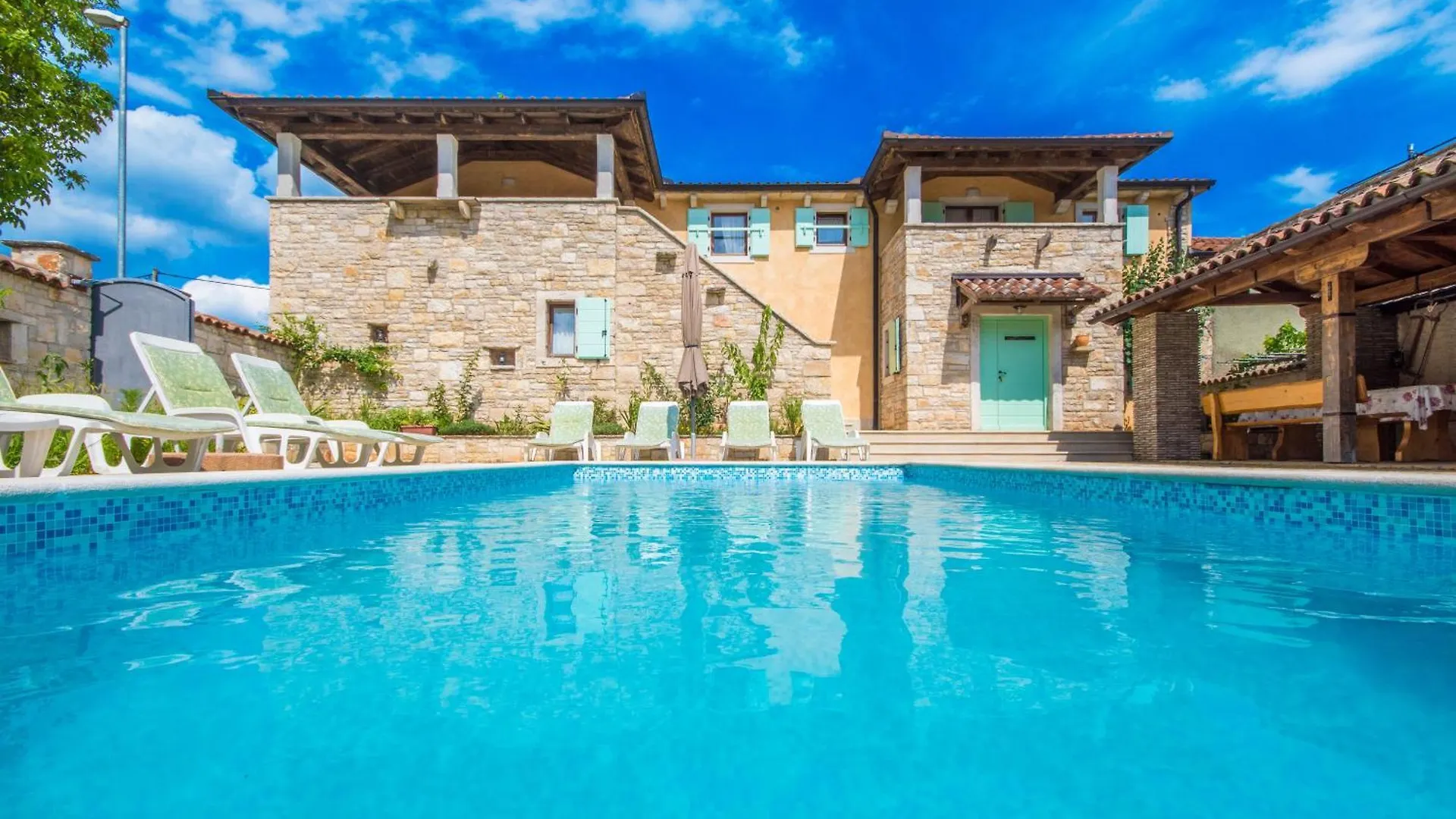 Villa Sandi, Mediterranean Villa With Pool And Jacuzzi Gračišće Horvátország